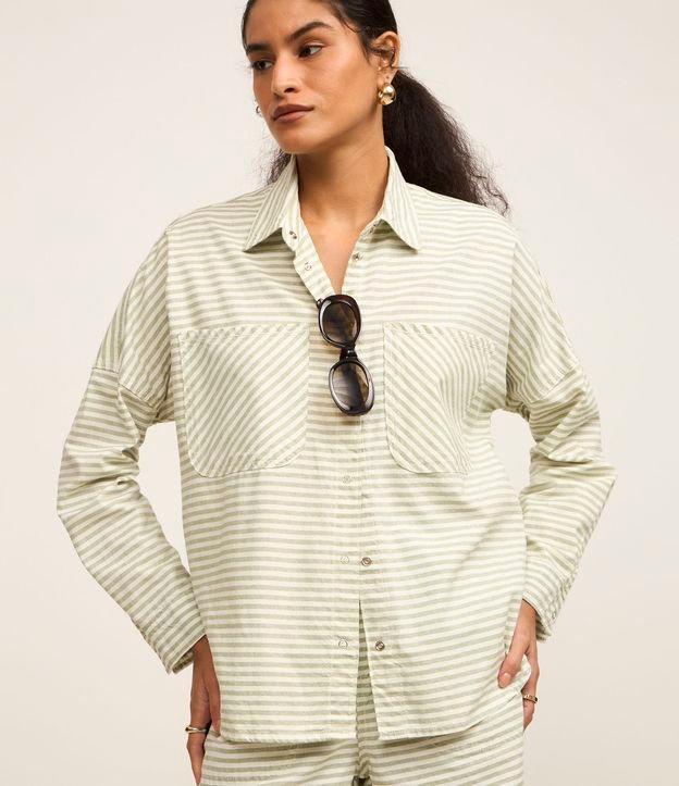 Camisa Alongada em Jeans com Listras Variadas e Bolsos - 2