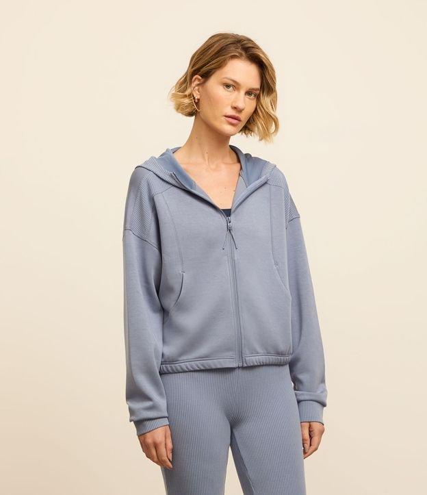 Jaqueta Esportiva em Modal com Capuz e Bolsos - 3