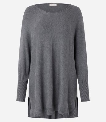 Suéter em Tricô com Decote Canoa e Manga Morcego