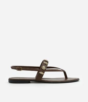 Sandália Rasteira em PU com Aviamentos Boho