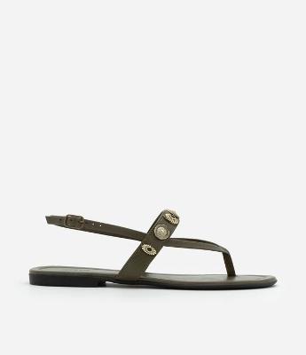 Sandália Rasteira em PU com Aviamentos Boho