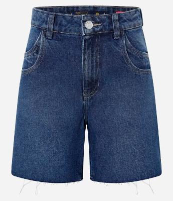 Bermuda Midi em Jeans com Bolso Duplo e Barra Fio