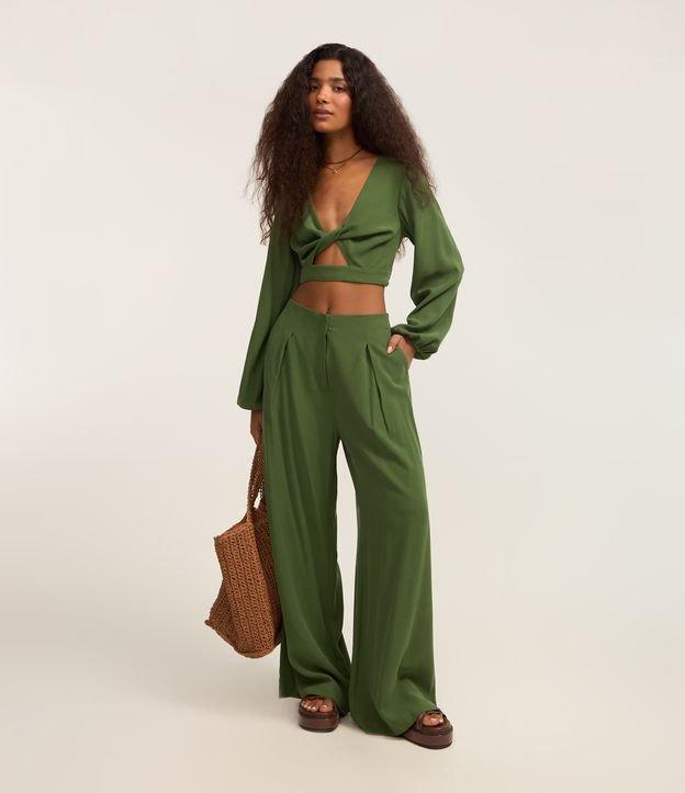 Calça Pantalona em Viscolinho com Pregas - 2