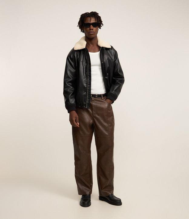 Calça em Material Sintético com Recortes - 2