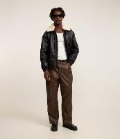 Calça em Material Sintético com Recortes - 2