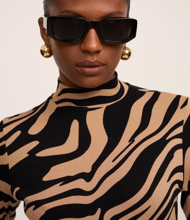 Blusa em Ribana com Gola Alta e Estampa Zebra - 2