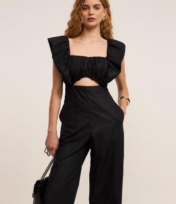 Macacão Boho Chic em Tricoline com Cava Ampla e Vazado