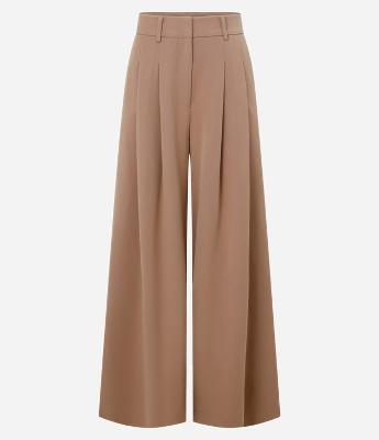 Calça Pantalona em Alfaiataria com Pregas