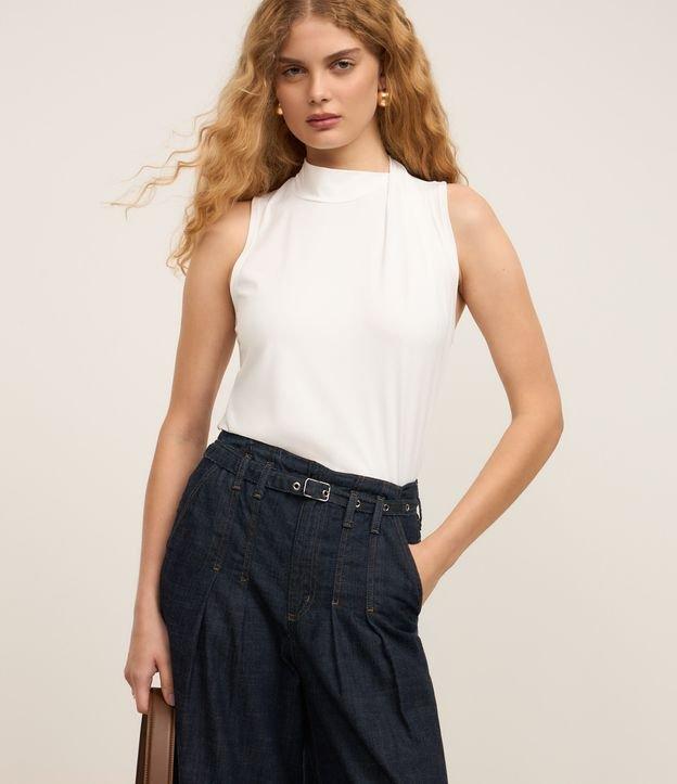 Blusa com Gola Alta e Detalhe Transpassado - 1