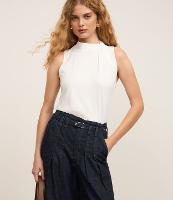 Blusa com Gola Alta e Detalhe Transpassado - 1