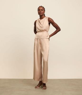 Calça Wide Leg Cintura Alta em Cetim com Pregas e Bolsos