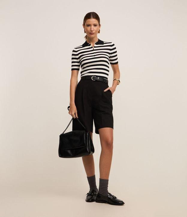 Bermuda Reta Alfaiataria com Bolsos e Pregas - 2