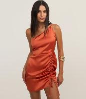 Vestido Curto em Cetim com Puxadinho e Fenda - 2