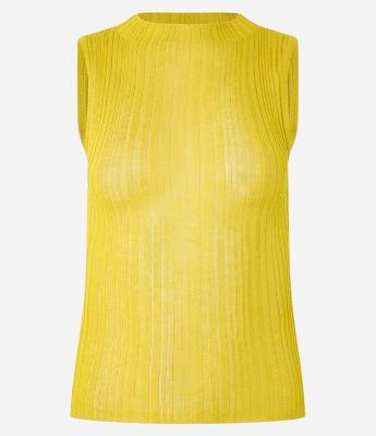 Blusa Canelada em Tricô com Gola Redonda Ajustada