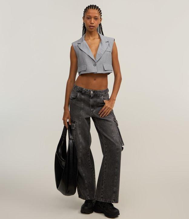 Colete Cropped Alfaiataria em Viscose com Gola Blazer e Lapelas - 2