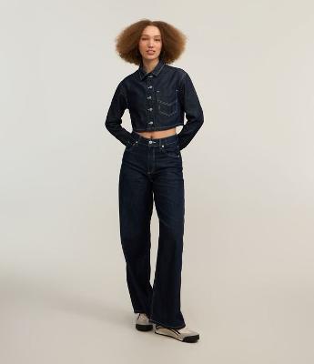 Calça Skater em Jeans com Pespontos Contrastantes