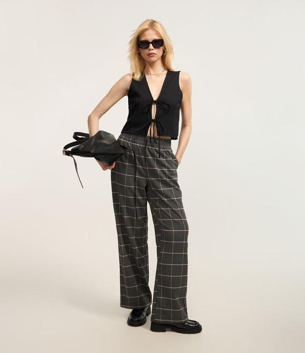 Calça Pantalona em Polivelour Flanelado e Estampada Xadrez - 2