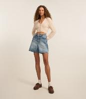 Bermuda em Jeans com Lavagem e Barra Desfiada - 2