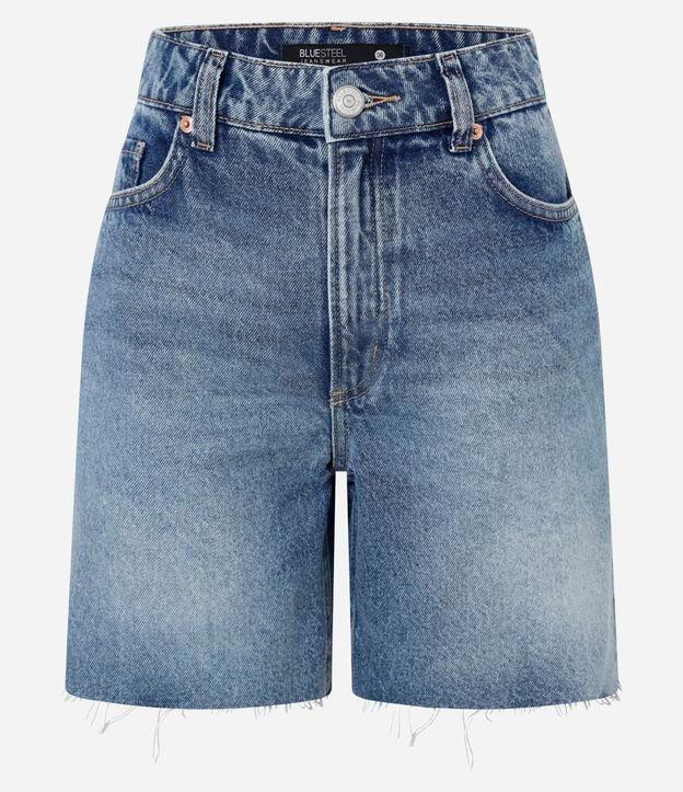Bermuda em Jeans com Lavagem e Barra Desfiada - 1