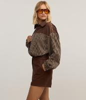 Short Curto em Suedine com Fechamento Deslocado - 2