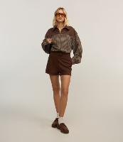 Short Curto em Suedine com Fechamento Deslocado - 3