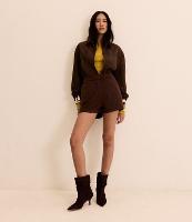 Short Curto em Suedine com Fechamento Deslocado - 4