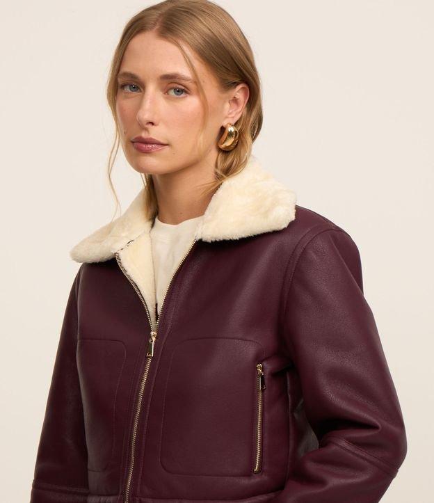 Jaqueta em Material Sintético com Gola e Mangas Contrastantes - 1