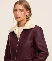 Jaqueta em Material Sintético com Gola e Mangas Contrastantes - 1