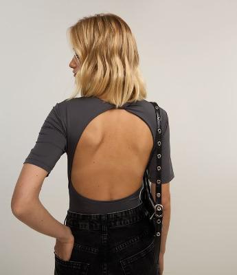 Body em Microfibra com Torcido na Gola e Decote nas Costas