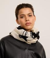 Cachecol em Flanela com Franjas e Estampa Folhagem - 2