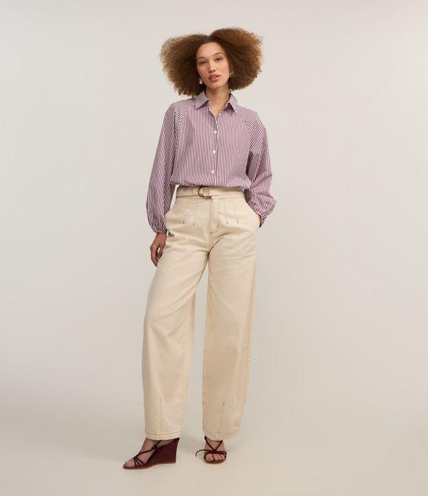 Calça Barrel Cintura Alta em Jeans com Cinto e Costura Aparente - 1