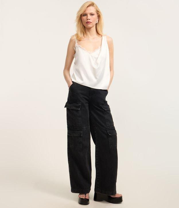 Blusa em Cetim com Alça Fina e Renda no Decote - 2