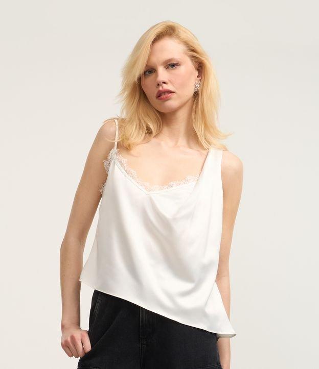 Blusa em Cetim com Alça Fina e Renda no Decote - 3