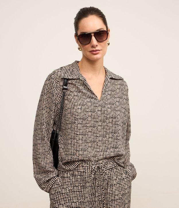Blusa em Crepe com Estampa Pied-de-Poule e Gola Polo - 2