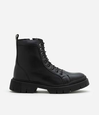 Bota Coturno em Pu com Sola Tratorada