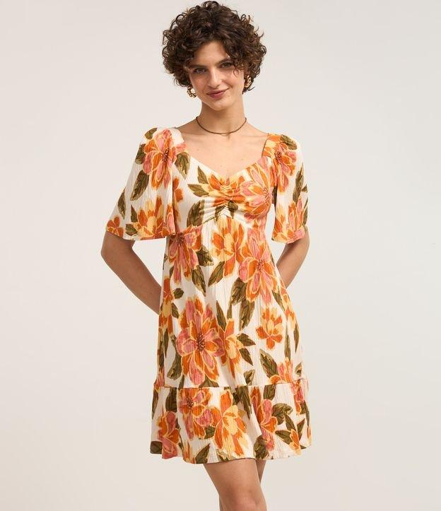 Vestido Curto Texturizado com Estampa Floral e Decote Coração - 2