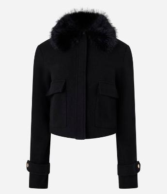 Casaco em Polivelour com Pelos na Gola e Bolsos Cargo