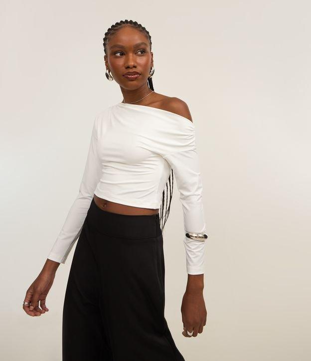 Blusa Curta com Decote Canoa e Manga Longa - 1