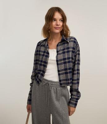Camisa Cropped em Chalis com Estampa Xadrez