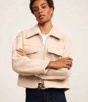 Jaqueta Boucle com Bolsos Grandes e Fechamento por Zíper - 1