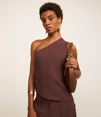 Blusa Alfaiatada em Viscose com Ombro Só com Regulador Lateral