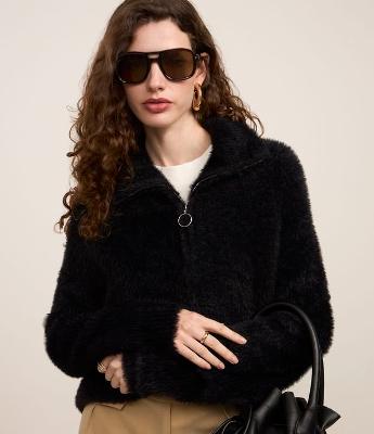 Cardigan em Tricô Peludinho com Zíper Frontal