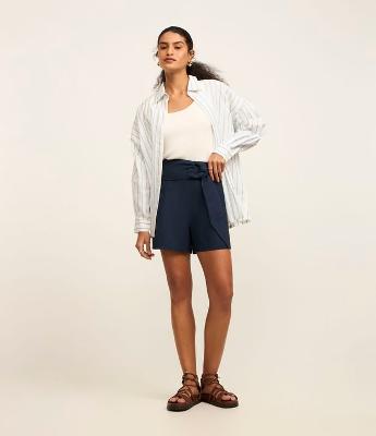 Short em Viscose com Cinto e Fivela Forrada