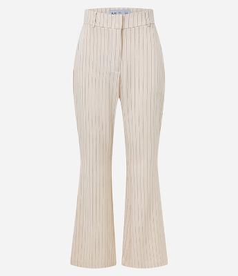 Calça Flare de Cintura Média em Alfaiataria com Risca de Giz