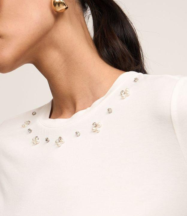 Blusa em Viscose com Strass e Pérolas Aplicados - 2