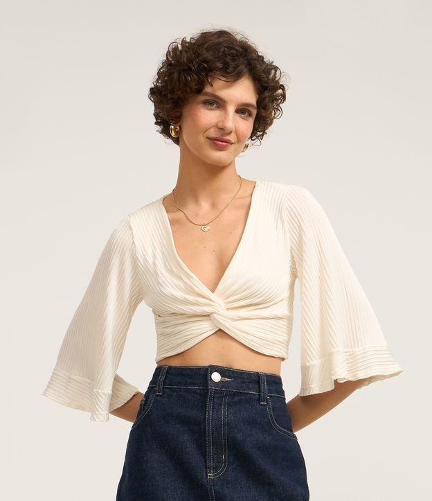 Blusa Cropped Texturizada com Decote Torcido e Manga Godê - 2