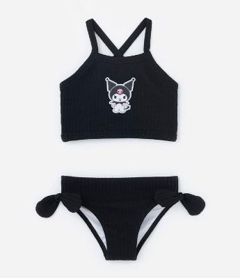 Biquíni Infantil com Proteção UV e Estampa Kuromi - Tam 5 a 14 Anos