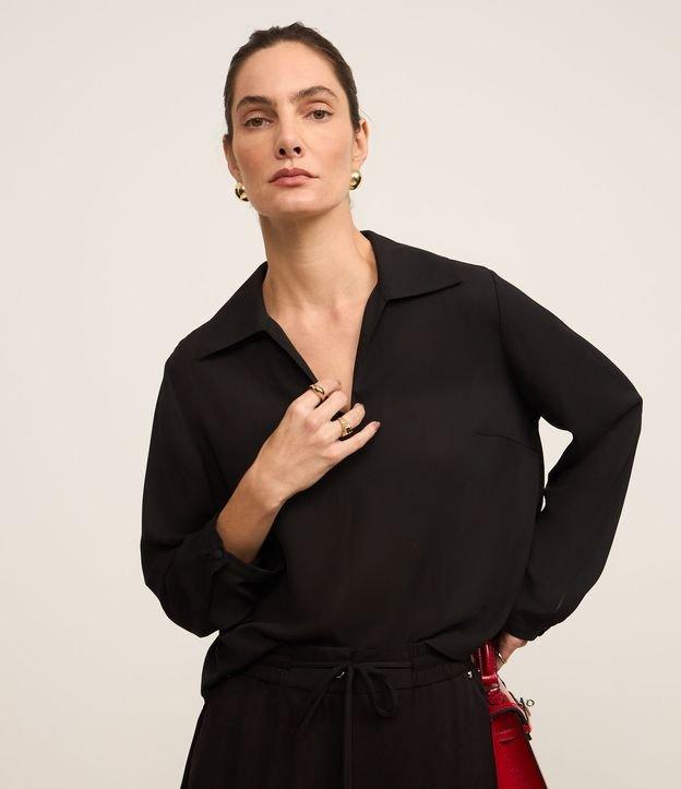 Blusa em Crepe com Gola Polo e Zíper - 2
