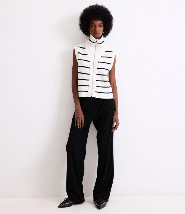 Calça Reta Alfaiataria em Viscose com Cós Largo e Cinto - 3