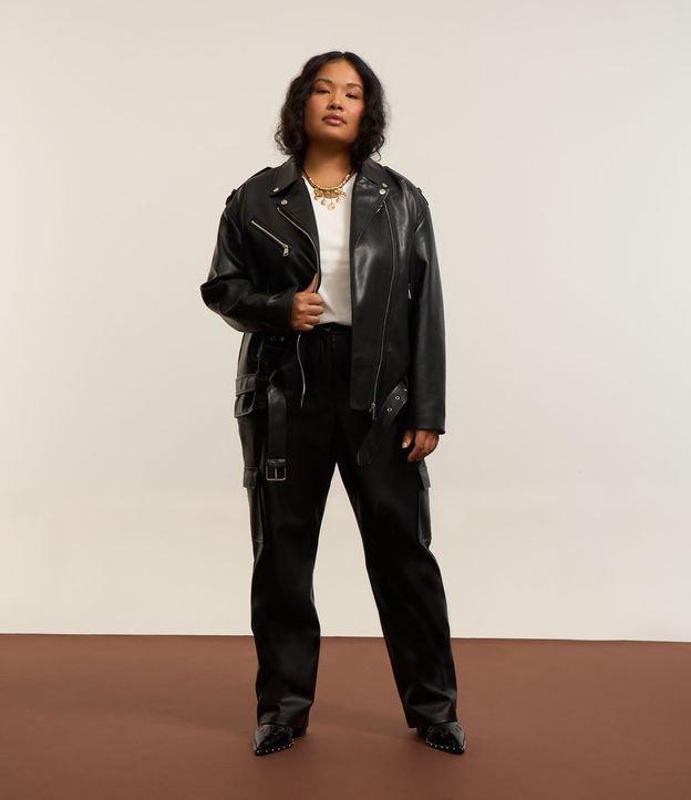 Calça Reta Material Sintético Bolso Cargo Curve & Plus Size - 1